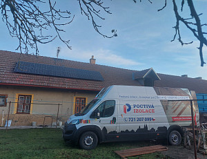 Zateplení stropu rodinného domu pomocí foukané izolace